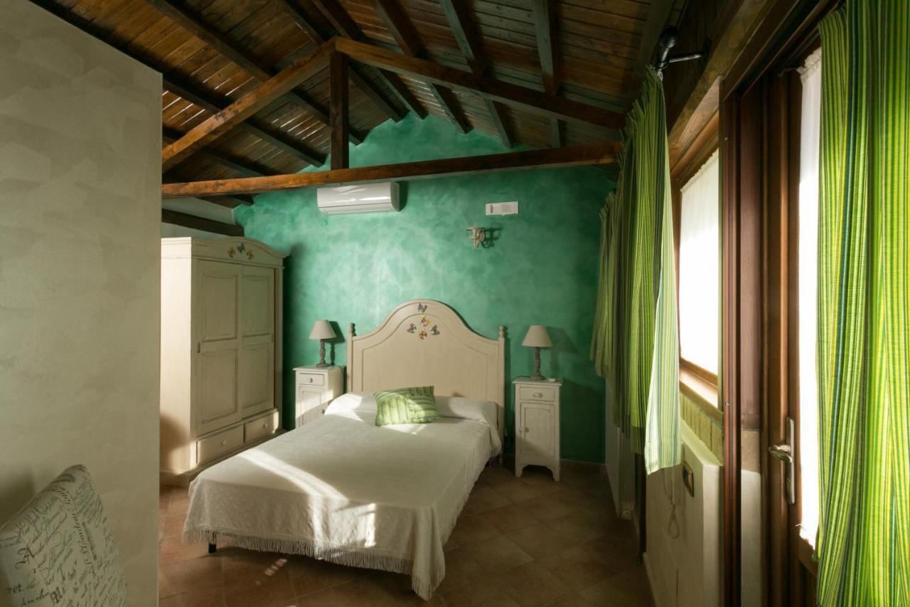 B&B Oasi Di Mamma Clara Latina Dış mekan fotoğraf