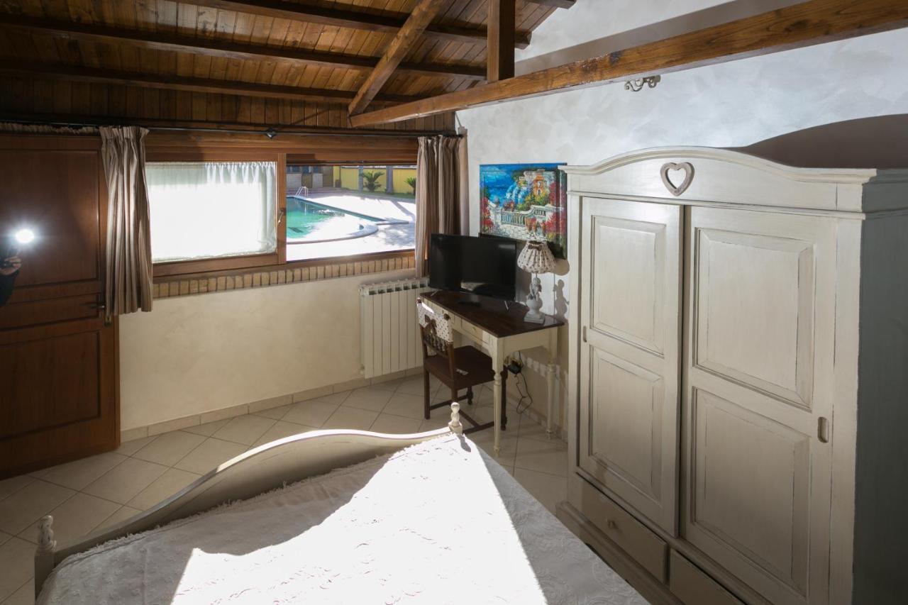 B&B Oasi Di Mamma Clara Latina Dış mekan fotoğraf