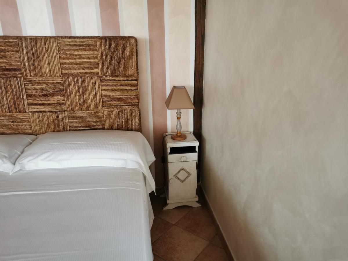 B&B Oasi Di Mamma Clara Latina Dış mekan fotoğraf