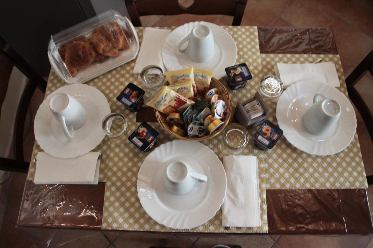 B&B Oasi Di Mamma Clara Latina Dış mekan fotoğraf